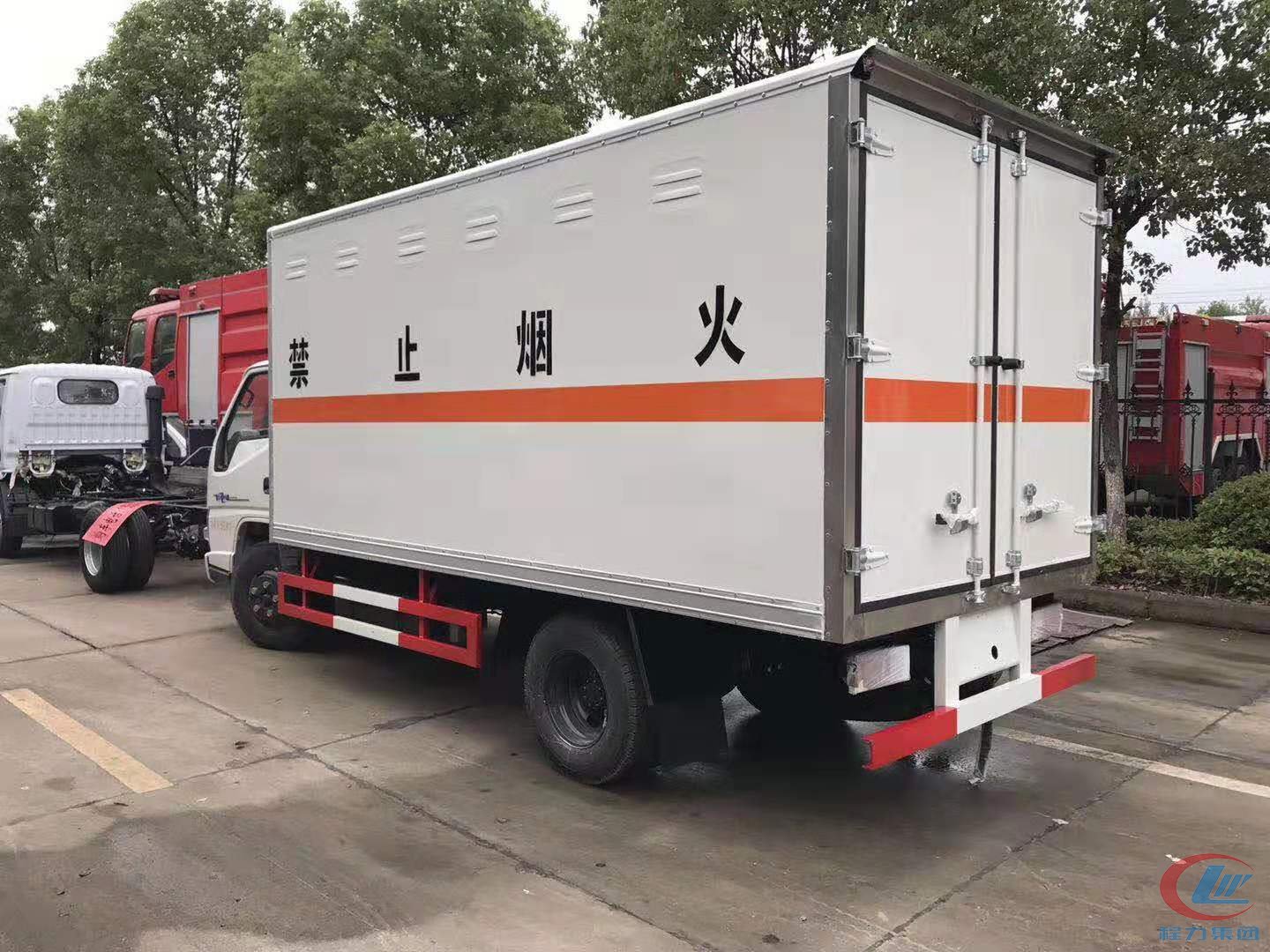 江铃JMC危险品厢式运输车