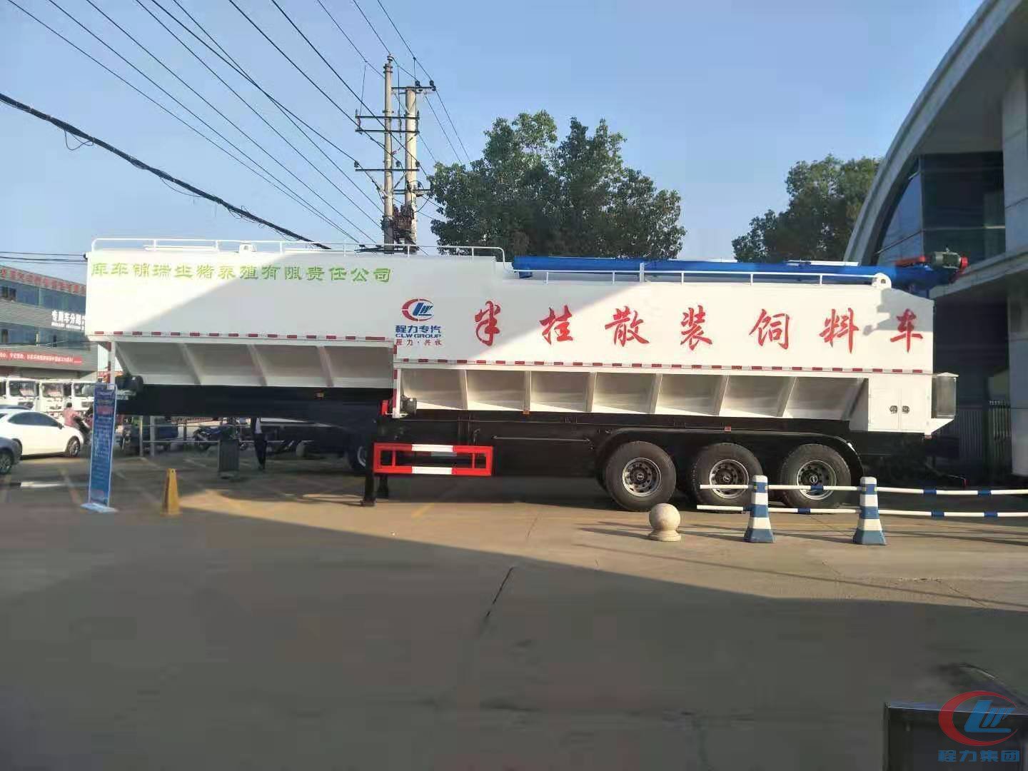 优发国际威牌66方半挂饲料车